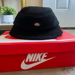 NWT Dickies Red Chute Bucket Hat Black Sherpa Fleece Unisex L/XL